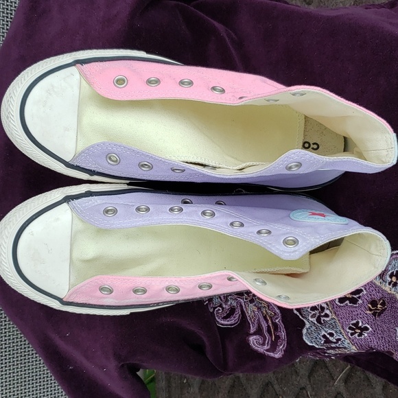 EUC CTAS Classic High Top in White/Red/Blue/Purple (Jr. 5) KICKS - Picture 8 of 8